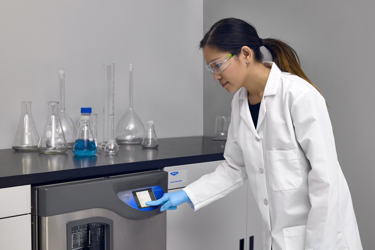 Undercounter FlaskScrubber Glassware Washer, with Scientist Using Touch Screen